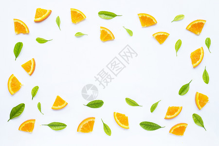 高维生素c由白底绿色叶子和新鲜橙切片制成的框架图片