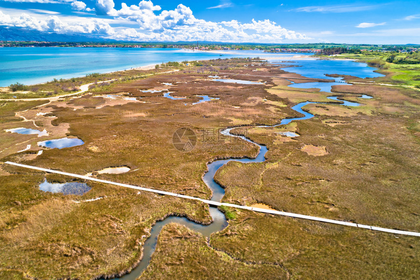 海沼泽和浅沙滩由宁空中观视croati地区clmti地区图片