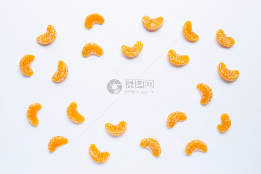 由普通话段制成的边框白色背景上隔开的新鲜橙色图片