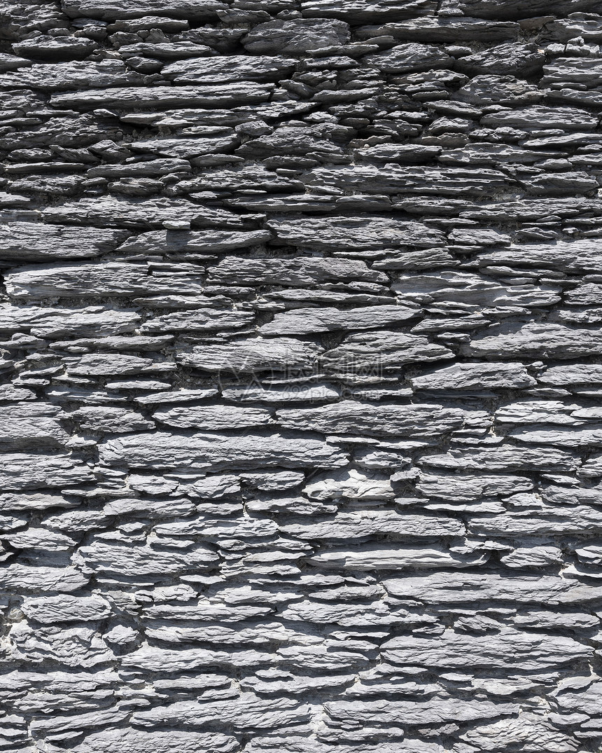 在伊莱兰用平板自然石制成的古墙一部分图片