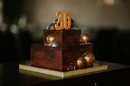 生日巧克力蛋糕30岁金巧克力蛋糕生日快乐图片