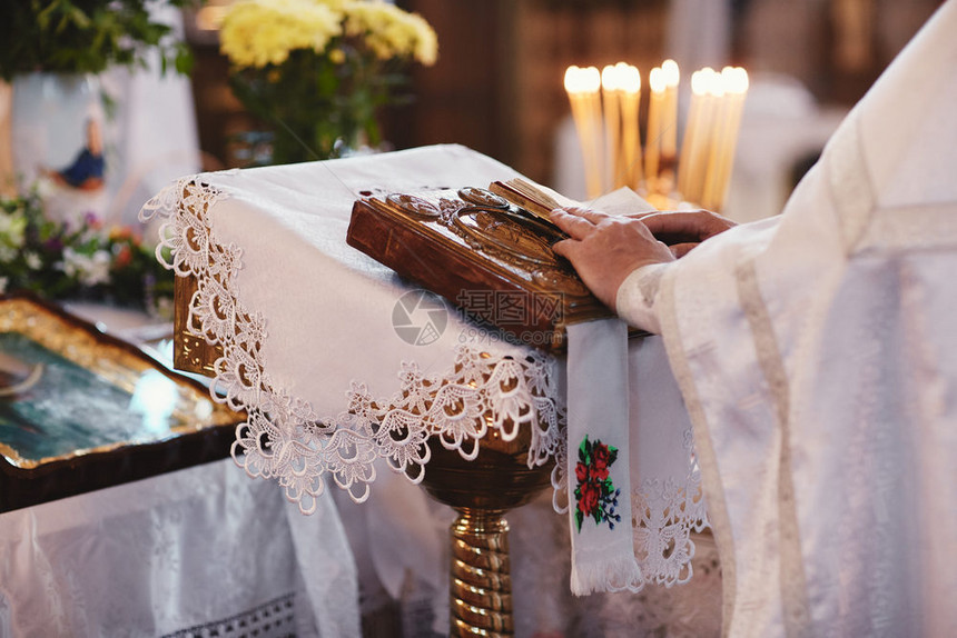 圣经上写在祭坛桌信仰和宗教概念布道背景内地主与人桌概念圣假日和诞节概念传统