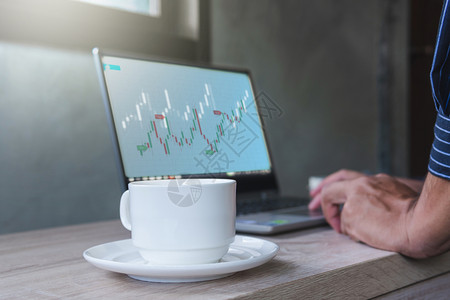 商业用关于笔记本电脑屏幕财务数据和技术概念的股票市场金融指数分析统计图表统计的高清图片素材