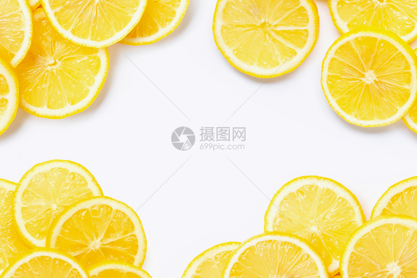 由新鲜柠檬制成白色背景上有切片复制空格图片
