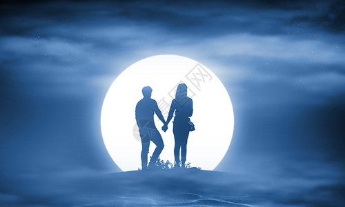 在月光背景下手牵的情侣背景图片