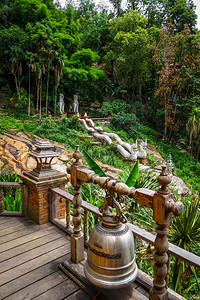 泰国清迈丛林中的古庙泰国清迈高清图片