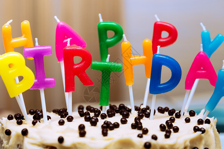 蛋糕上的生日蜡烛图片