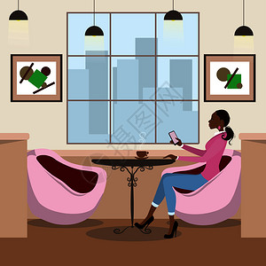 在咖啡馆喝的美籍女拥有智能手机的时装女坐在舒适餐厅的桌子上背景图片