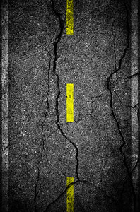 黄线分隔道上的沥青裂缝签名高清图片素材
