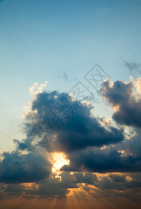 日落阳光照耀天空云彩太阳照耀图片