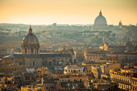 永恒的城市罗马屋顶和塔楼黄金日落之景意大利首都威尼斯高清图片素材