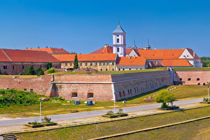 Tvrdja旧城墙和干河道在osijek全景croati的斯拉沃尼亚地区图片