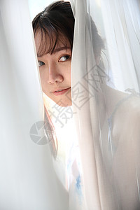 在床上用白色的音调画床上亚洲年轻女肖像韩国人高清图片素材
