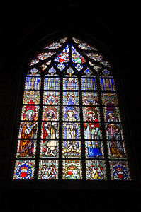 灰色玻璃窗我们神圣的女教堂萨布隆维尔区贝欧洲图片