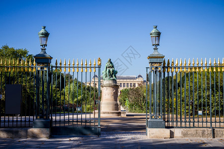 JardinesplantesPrk入口和拉马克雕像法国巴黎郎图片