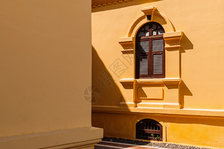 唐顿庄园塔伊兰乌顿duonthai市博物馆外墙和工匠窗框背景