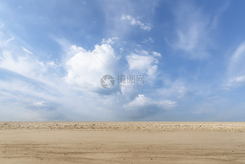 夏季暑假背景沙滩蓝天空云在锡尔特岛德国北海滩景观和沙漠天空图片