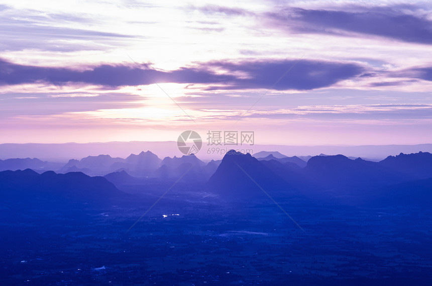 美丽的亚洲石灰岩山地貌悬崖的石灰岩山地貌朱克拉杜昂公园和平的早晨图片