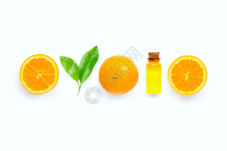 白底带新鲜橙子水果和绿叶的天然柑橘油高维生素c复制空间图片