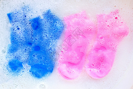 袜子浸泡在粉末洗涤水溶解中衣服的概念垫圈高清图片素材