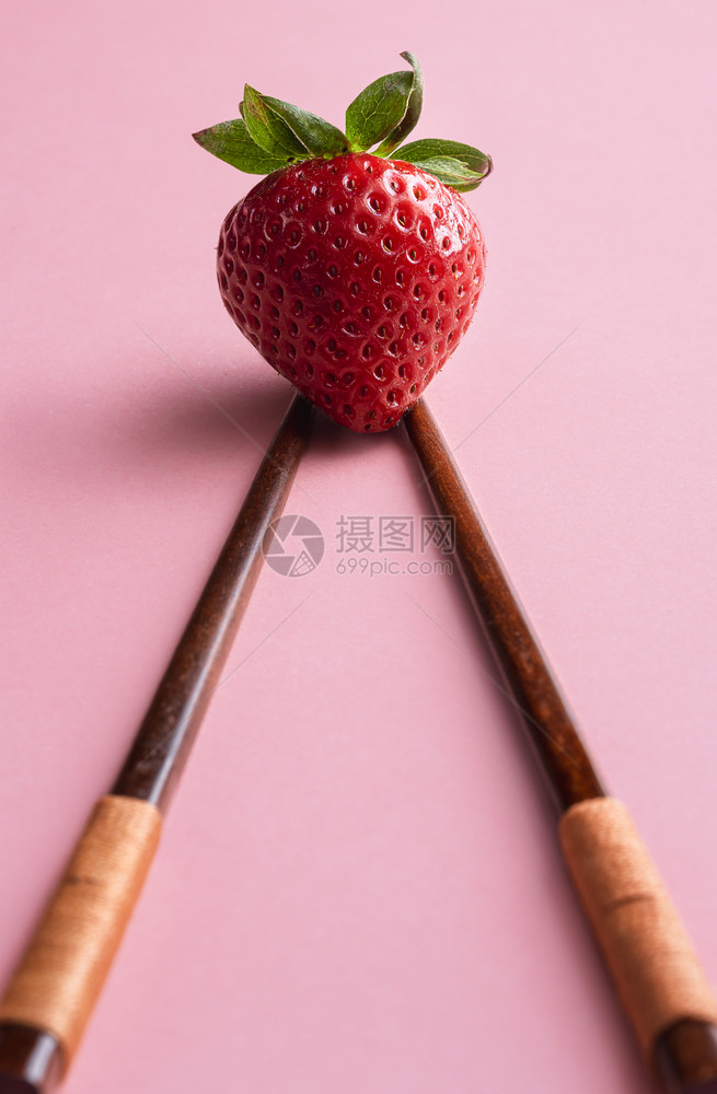 香甜的夏季水果一种草莓粉红无缝的草莓美味健康的甜点图片