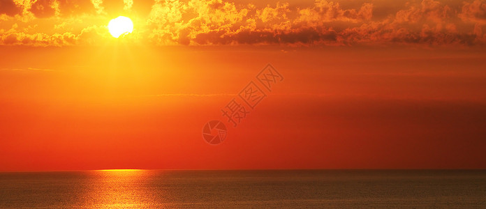 海面上明亮的日落概念是旅行宽广的照片图片