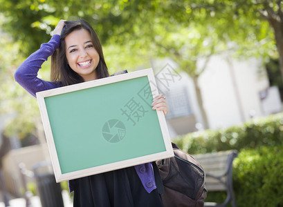 女大学生手拿着画板书高清图片素材
