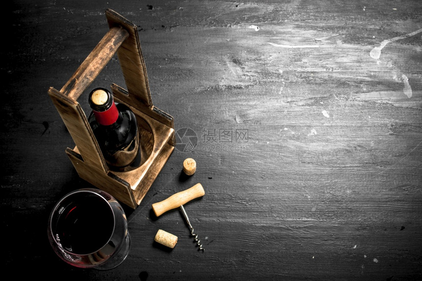 红葡萄酒黑白板红葡萄酒黑白图片