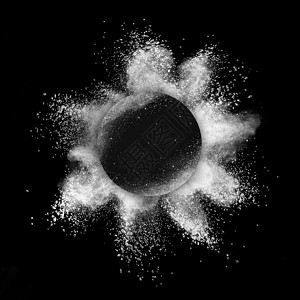 黑色背景的圆形框架和粉末爆炸的白和黑成分复制空间黑色背景的圆形框架白粉爆炸背景图片