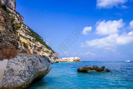卡拉马里奥卢海滩在奥罗西高尔夫撒丁岛意大利意大利撒丁岛orosei高尔夫的calamariolu海滩背景图片