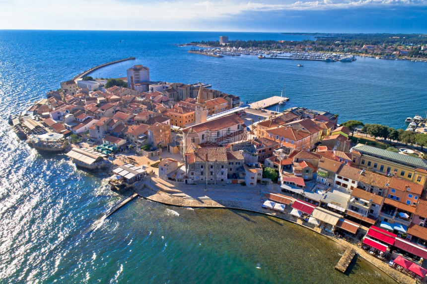 乌马格具有历史的海岸线建筑空中观察伊斯特里亚地区群岛croati图片