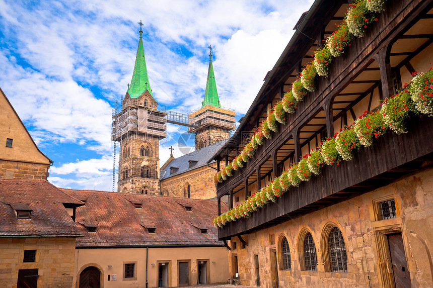 巴伐利亚德州地区古城风景的大厦和街道图片