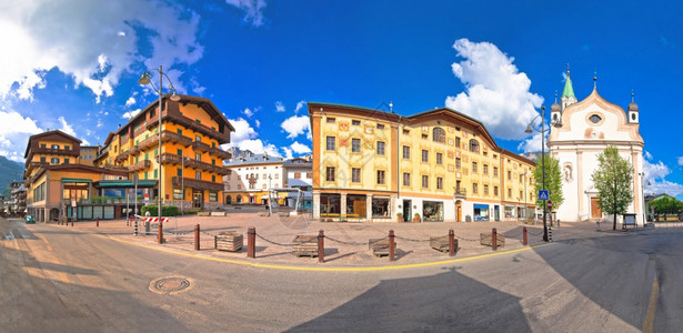 cortinadmpezo主广场建筑和全景观意大利平原地区图片