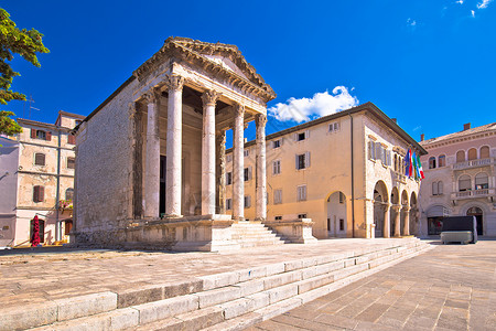 论坛广场和罗马寺庙以阿古斯图人的观点看是croati的地盘区图片