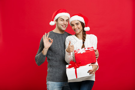 圣诞节概念圣诞节毛衣的年轻夫妇肖像圣诞节毛衣的好手势图片