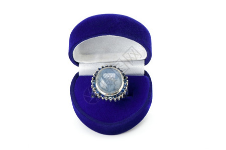 白背景的蓝宝石斯里兰卡的宝石图片