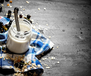 健康牛奶景甜初秋街拍高清图片