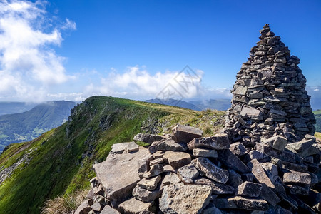 奥弗涅火山国家的火山的高清图片