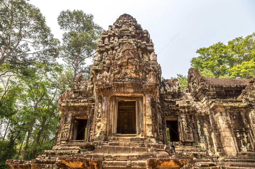 Thoman寺庙的废墟是夏日Cambodi的夏日Sem收成中复杂的Agkorwat的Khmer古老寺庙图片