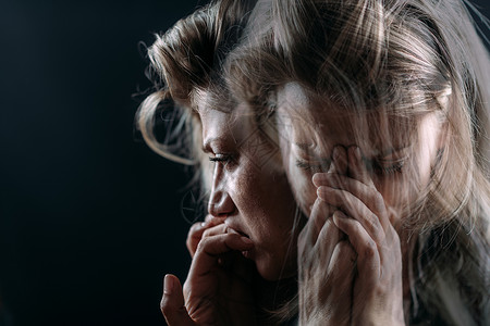 ptsd创伤后应激障碍有心理健康问题的妇女高清图片