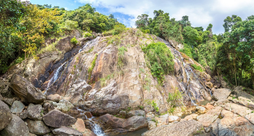 夏日在泰国高山岛南广瀑布图片