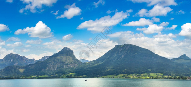 在美丽的夏日中对狼群湖萨勒兹卡默古特湖奥斯里亚的观测图片