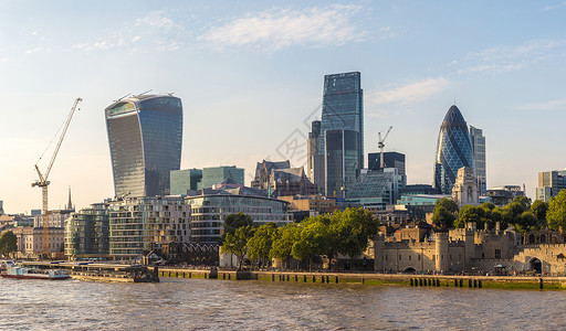 伦敦城市的景色在一个美丽的夏日英国联合王图片
