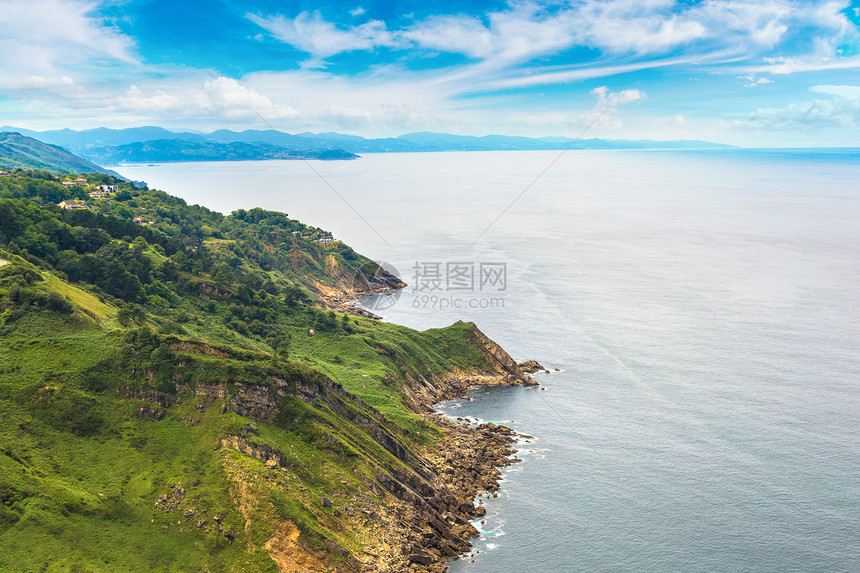 在美丽的夏日中西班牙的萨巴斯蒂安donstia图片