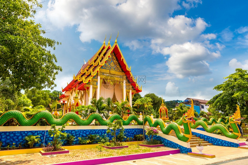 夏日在泰国普吉的卡龙寺庙图片
