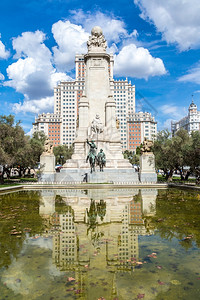 在西班牙疯癫的西班牙广场上背景图片