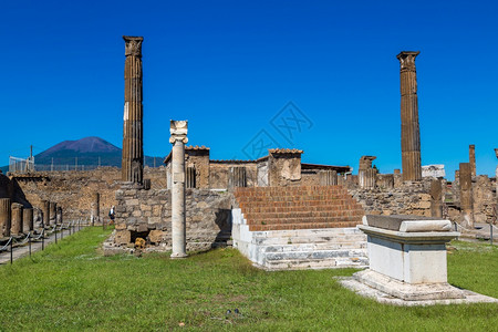 在79bc被Vesuvi山喷发摧毁的庞贝城纪念碑高清图片素材