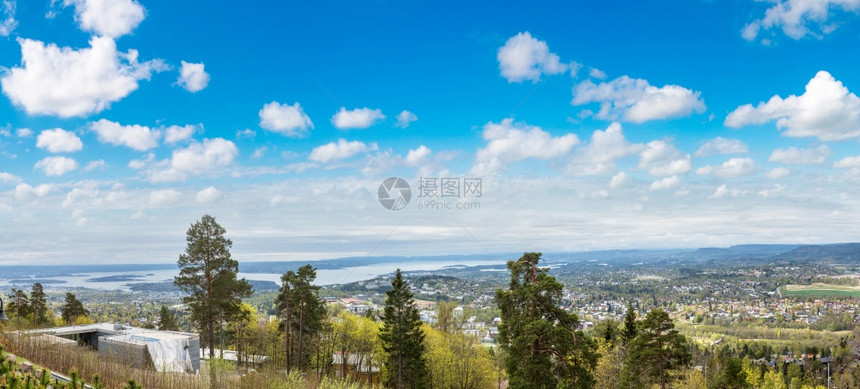 阳光明媚的天气中诺韦市的奥斯洛空中观察图片