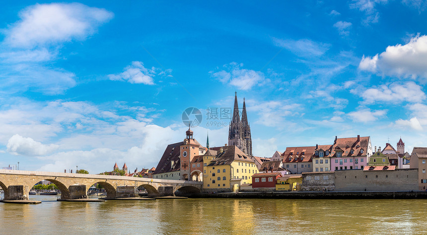 伦斯堡和大教堂在美丽的夏日德国图片