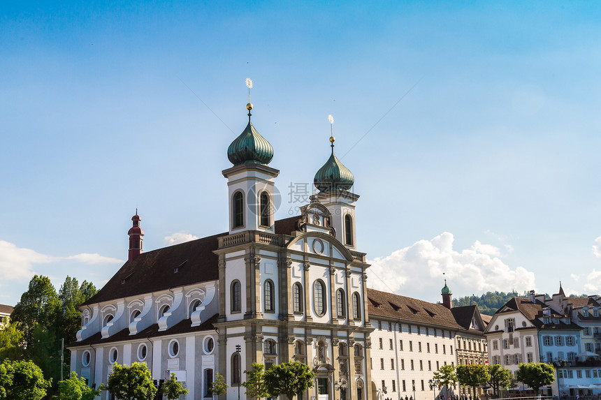 卢塞伦和教堂历史城市中心在美丽的夏日中瑞士图片